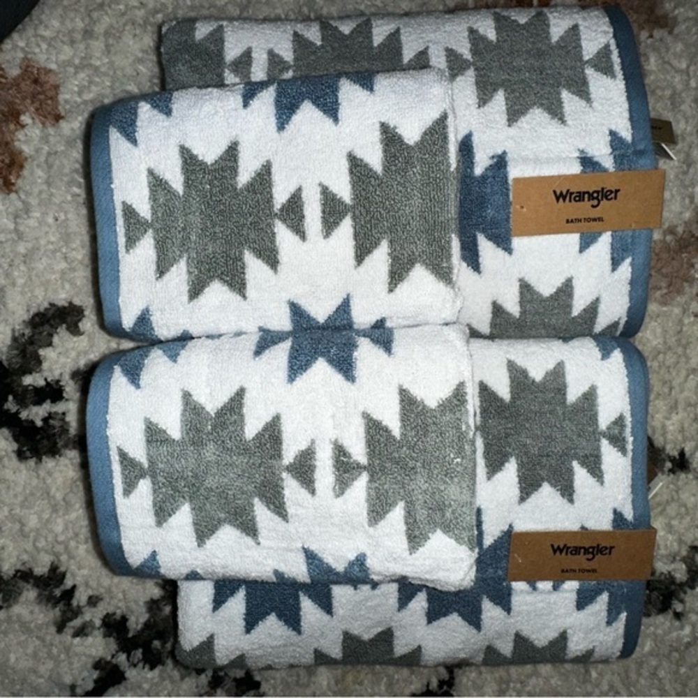 NEW Wrangler Bath Towels White with Sage and Blue Aztec Design 4 Bath & 2 Hand